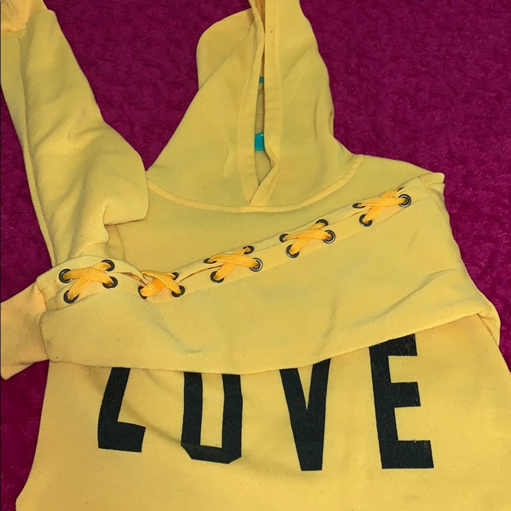 Flee yellow crop sweater